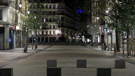 Une rue vide à Lyon le 14 octobre 2020. (MAXIME JEGAT / PHOTOPQR / LE PROGRES / MAXPPP)