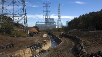 Les unit&eacute;s 5 et 6 de la centrale de Fukushima (Japon), le 12 novembre 2011. (DAVID GUTTENFELDER / POOL / AFP)