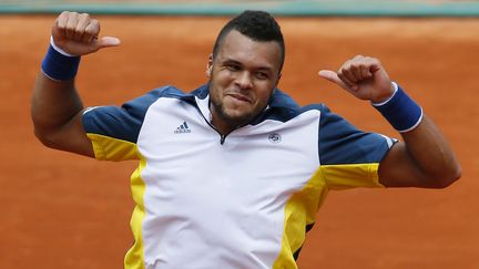 Jo-Wilfried Tsonga apr&egrave;s sa victoire contre le Slov&egrave;ne Aljaz Bedene, au premier tour de Roland-Garros, le 27 mai 2013. (PATRICK KOVARIK / AFP)