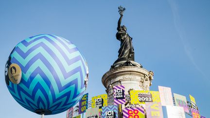 La Place de la République à Paris a accueilli cette année la Journée paralympique, et des dizaines d'activités pour faire découvrir les sports paralympiques, le 8 octobre 2023. (HERVE CHATEL / AFP)