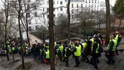 Des "gilets jaunes" à Montmartre, à Paris, le 22 décembre 2018. (SAMEER AL-DOUMY / AFP)