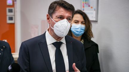 Christian Estrosi&nbsp;présente son plan de vaccination pour la premiere campagne de déploiement&nbsp;du vaccin&nbsp;contre le Covid-19&nbsp;à Nice, le 7 janvier 2021. (ARIE BOTBOL / HANS LUCAS / AFP)