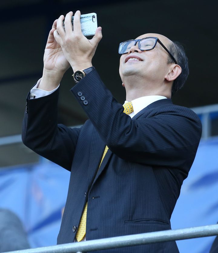 Le propriétaire du FC Sochaux, l'homme d'affaire chinois Li Wing San, le 6 décembre 2015,&nbsp;au stade Bonal. (MAXPPP)