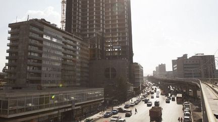 Immobilier et construction d'infrastructures de transports dans Addis Abeba, la capitale éthiopienne (ZACHARIAS ABUBEKER / AFP)