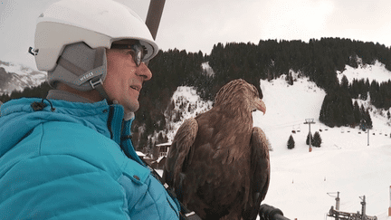 Haute-Savoie : skier avec le plus grand aigle d’Europe (FRANCE 3)