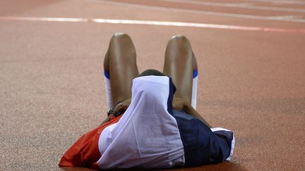 La Fran&ccedil;aise&nbsp;Antoinette Nana Djimou c&eacute;l&egrave;bre son titre de championne d'Europe d'heptathlon apr&egrave;s sa deuxi&egrave;me place au 800 m&egrave;tres aux championnats d'Europe d'athl&eacute;tisme &agrave;&nbsp;Z&uuml;rich (Suisse), le 15 ao&ucirc;t 2014. (OLIVIER MORIN / AFP)