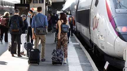 La gare de Lyon à Paris lors du premier week-end estival de départ en vacances, le 2 juillet 2021. (ALEXIS SCIARD / MAXPPP)