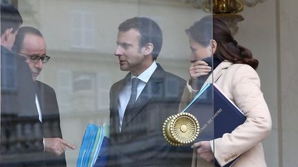  (Emmanuel Macron en conseil des ministres, le 3 décembre dernier. © Maxppp)