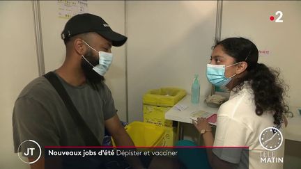 Lors d'une vaccination contre le Covid-19. (France 2)