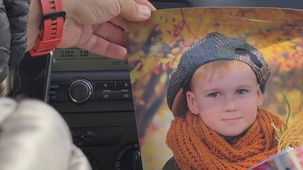 Une photo du petit garçon d'Andrei. Cet Ukrainien n'a pas revu son fils depuis presque un an. (MAURINE MERCIER / FRANCEINFO / RADIO FRANCE)