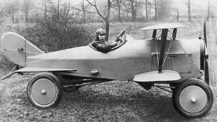 Essai de voiture volante, en Allemagne en 1924. (GETTY IMAGES)