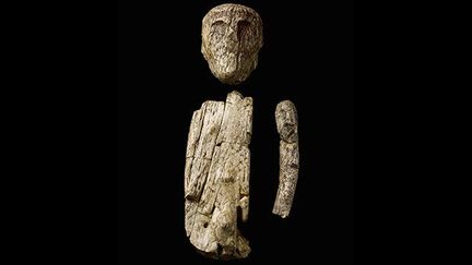 Figure humaine sculptée dans de l'ivoire de mammouth. Objet non daté, découvert en Moravie (République tchèque). 
 (Moravian Museum, Anthropos Institute)