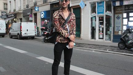 Thoaï, assistant photographe au studio Peter Lindbergh, au défilé Carven, le 22 juin.
 (Geoffrey Priol)