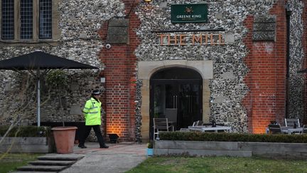 Le pub fréquenté le 4 mars 2018 par l'ex-espion russe Sergueï Skripal et sa fille, empoisonnés&nbsp;par un&nbsp;agent innervant, à Salisbury (Royaume-Uni).&nbsp; (DANIEL LEAL-OLIVAS / AFP)