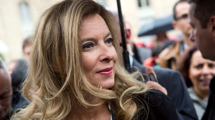 Val&eacute;rie Trierweiler, la compagne de Fran&ccedil;ois Hollande, &agrave; l'Elys&eacute;e, &agrave; Paris, lors des Journ&eacute;es du patrimoine, le 14 septembre 2013. (LIONEL BONAVENTURE / AFP)