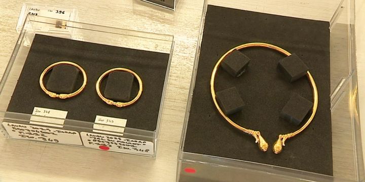 Les bijoux retrouvés sont tous intégralement en or.
 (France 3 / Culturebox)