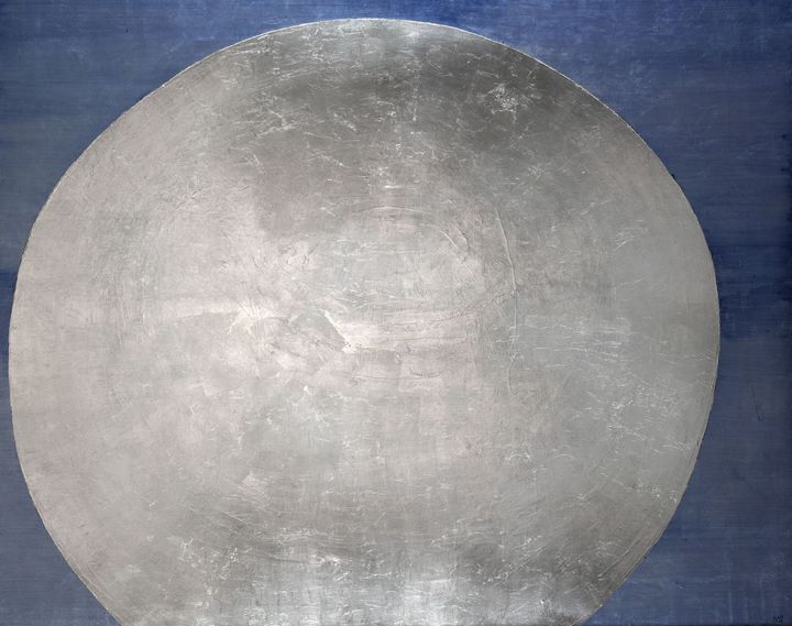 Anna-Eva Bergman, "N°11-1968 Grand" rond, 1968, vinylique et feuille de métal sur toile,
Fondation Hartung-Bergman (© Anna-Eva Bergman / Adagp, Paris, 2023 Photographie © Fondation Hartung-Bergman)