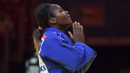 La judokate française&nbsp;Clarisse Agbegnenou, lors des Championnats du monde de judo à Budapest (Hongrie), le 31 août 2017.&nbsp; (ATTILA KISBENEDEK / AFP)