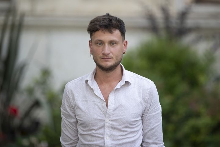 Raphaël Arnault lors de la campagne des élections législatives, le 18 juin 2024, à Avignon (Vaucluse). (JEREMY PAOLONI / AFP)