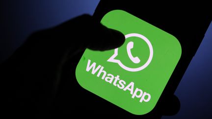 L'application WhatsApp sur un écran. (ARNAUD JOURNOIS / MAXPPP)