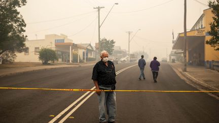 Un habitant de Cobargo le 1er janvier 2020.&nbsp; (SEAN DAVEY / AAP)