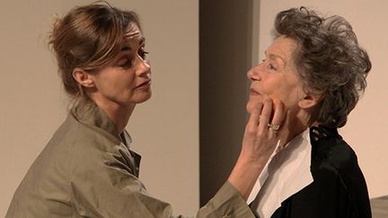 Anne Consigny et Emmanuelle Riva dans "Savannah Bay", mise en scène Didier Bezace 2014
 (Nathalie Hervieux)