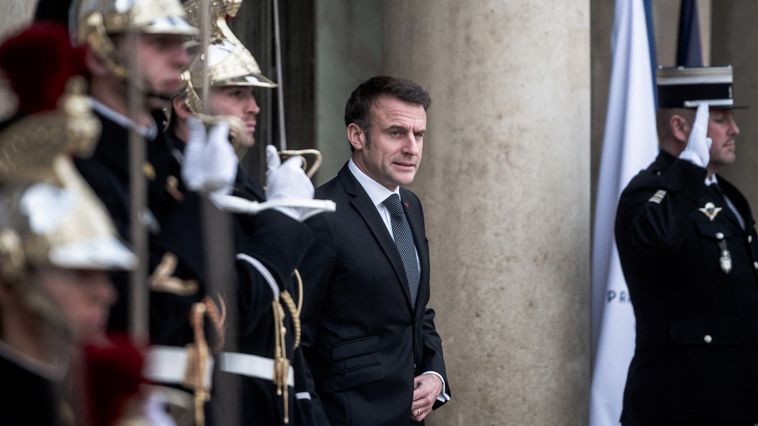 Emmanuel Macron prosi Benjamina Netanjahu o zaprzestanie izraelskich operacji i opisuje rezultaty jako „nie do zniesienia”