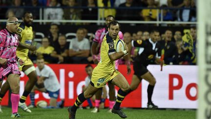 Le joueur de Clermont Morgan Parra (THIERRY ZOCCOLAN / AFP)