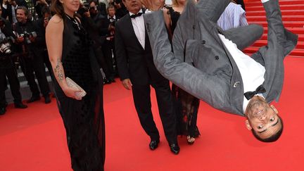 Le danseur fran&ccedil;ais&nbsp;Brahim Zaibat sur le tapis rouge avant la projection du film "Foxcatcher" &agrave; Cannes (Alpes-Maritimes), le 19 mai 2014. (ALBERTO PIZZOLI / AFP)