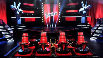 Le plateau de l'émission "The Voice", version américaine, le 28 octobre 2011 à Culver City, en Californie (KEVIN WINTER / GETTY IMAGES NORTH AMERICA / AFP)