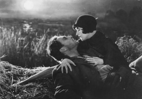 Georges O'Brien (Ansass, le paysan) et Maragaret Livingston (la femme de la ville) dans "L'Aurore" de Murnau
 (DR)