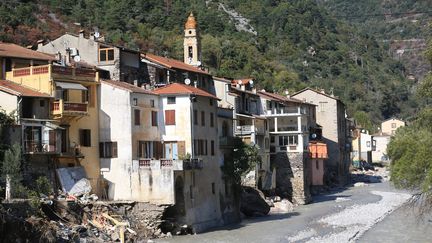 Des habitations concernées par un arrêté de péril imminent à Fontan (Alpes-Maritimes) après le passage de la tempête Alex, le 10 ocotbre 2020. (SEBASTIEN BOTELLA / MAXPPP)