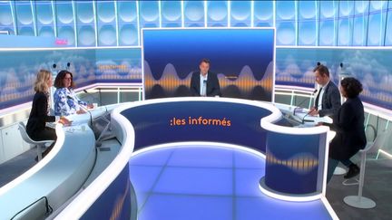 Autour de Marc Fauvelle et Renaud Dély, les informés de franceinfo débattent de l'actualité du mardi 11 octobre 2022. (FRANCEINFO / RADIOFRANCE)