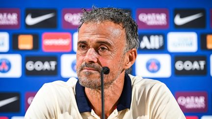 Luis Enrique en conférence de presse, le 11 août 2023 à Poissy. (MATTHIEU MIRVILLE / MATTHIEU MIRVILLE)