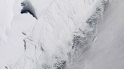 &nbsp; (Le glacier Totten photographié en septembre 2013 © NASA)