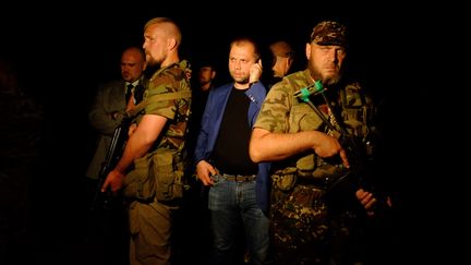 Alexandre Boroda&iuml;, le&nbsp;Premier ministre autoproclam&eacute; de la R&eacute;publique populaire de Donetsk, sur le site du crash du vol MH17, le 17 juillet 2014. (DOMINIQUE FAGET / AFP)