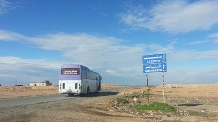 &nbsp; (L'un des bus qui fait la route entre Alep et Raqqa © RF/ Gilles Gallinaro)