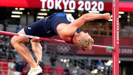 Le Français Kevin Mayer à l'épreuve de la hauteur du décathlon, le 4 août 2021 aux Jeux olympiques de Tokyo. (EPA/DIEGO AZUBEL via MaxPPP)