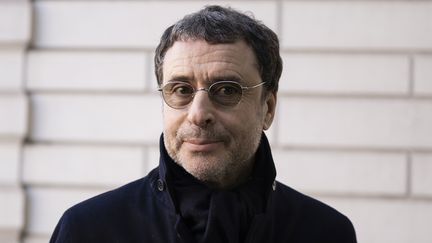 L'homme d'affaires Alexandre Djouhri, à l'aéroport de Roissy à Paris, le 26 février 2019.&nbsp; (NIKLAS HALLE'N / AFP)