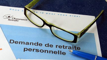  (Quelque 110.000 fonctionnaires vont voir une rente complémentaire diminuer d'un tiers l'an prochain © MAXPPP)