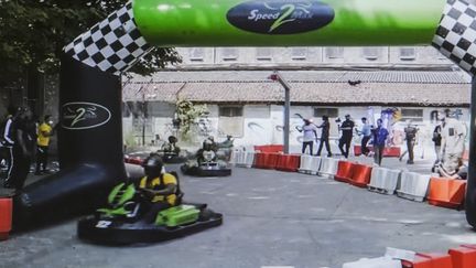 Image de l'épreuve de karting de Kohlantess au sein de la prison de Fresnes, le 27 juillet.&nbsp; (JEAN-MICHEL DELAGE / HANS LUCAS)