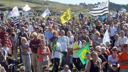 Manifestation contre les algues vertes en Bretagne à Plonevez-Porzay, baie de Douarnenez (Finistère) (19/09/2010) (AFP/FRED TANNEAU)