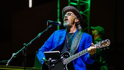 Le guitariste Jack Sonni au concert du groupe Dire Straits Legacy à Molfetta en Italie, en septembre 2019. (DAVIDE PISCHETTOLA / NURPHOTO)