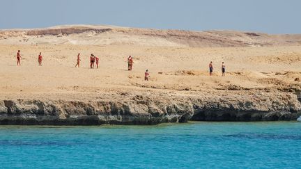 &nbsp; (Touristes sur la côte de Charm El Cheikh © Fotolia)