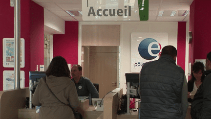 Services publics : les administrations bien trop souvent injoignables (France 2)