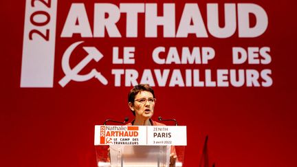 Nathalie Arthaud, la candidate de Lutte ouvrière, en meeting au Zenith, à Paris, le 3 avril 2022. (SAMEER AL-DOUMY / AFP)