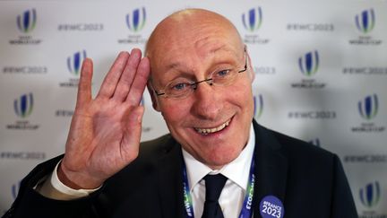 Bernard Laporte, le 15 novembre 2017 à Londres, après l'annonce de l'obtention par la France de l'organisation de la Coupe du monde de rugby en 2023.&nbsp; (ADRIAN DENNIS / AFP)