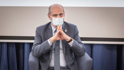 Le ministre de l'Education nationale, Jean-Michel Blanquer, à&nbsp;Nort-sur-Erdre (Loire-Atlantique), le 15 février 2021. (BAPTISTE ROMAN / HANS LUCAS / AFP)