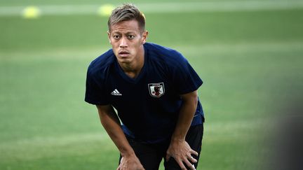 Keisuke Honda lors d'un entraînement à Rostov-sur-le-Don, en Russie, le 1er juillet 2018. (FILIPPO MONTEFORTE / AFP)