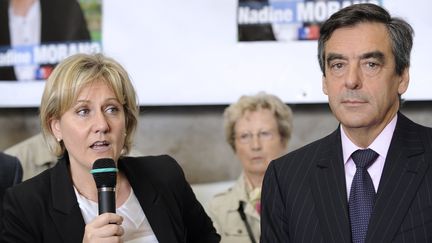 Nadine Morano&nbsp;et Fran&ccedil;ois Fillon,&nbsp;lors d'un d&eacute;placement de campagne &agrave; Ceintrey (Meurthe-et-Moselle), le 13 juin 2012. (JEAN-CHRISTOPHE VERHAEGEN / AFP)